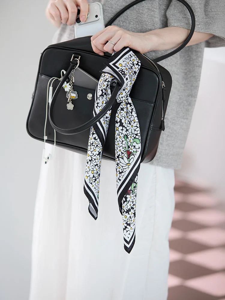 [PRE-ORDER] ZO&FRIENDS - ZOA SCARF SIGNATURE (WHITE)